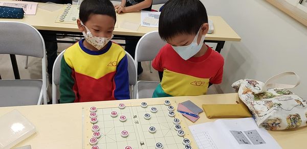 幼稚園的擺棋畫面-小故事